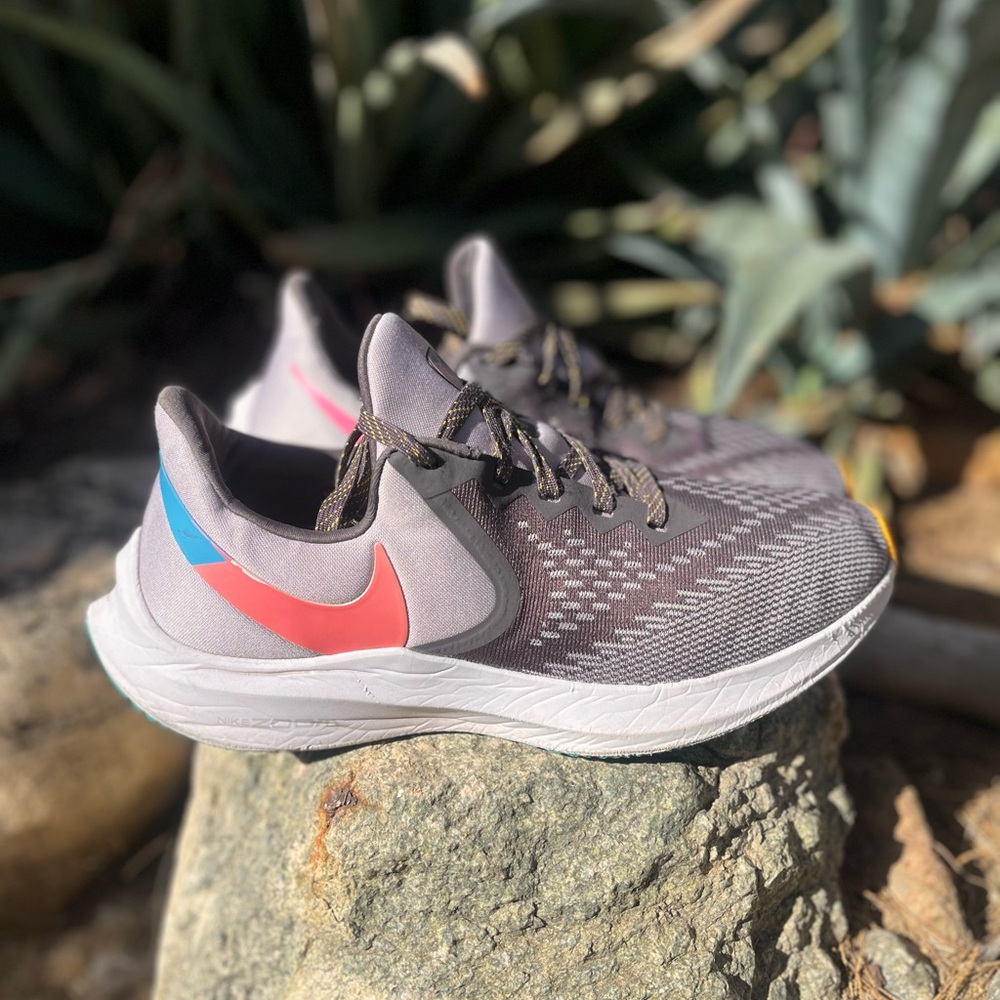 NIKE | Women’s Zoom Winflo Gray Sneakers 10
